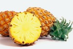 Ананас.
В ананасе много витаминов С и марганца. В одной чашке ананаса – 74 калории. Перед употреблением хорошо промыть и срезать кожуру.