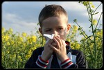 Аллергия и воспаление.
Не только простуда, но и аллергия может стать причиной возникновения воспалительного процесса среднего уха. Избегая контакта с алергенами (цветы, шерсть и др.), вы можете снизить риск инфекционного заболевания уха.